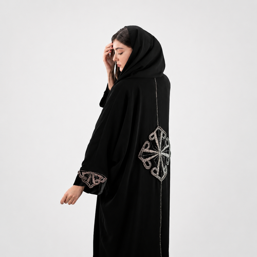 عبا جواهردوزی نجمه دودی رنگ دست دوز روی عبای کرپ مشکی