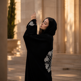 عبای مجلسی مشکی با جواهردوزی نقره ای طرح گل